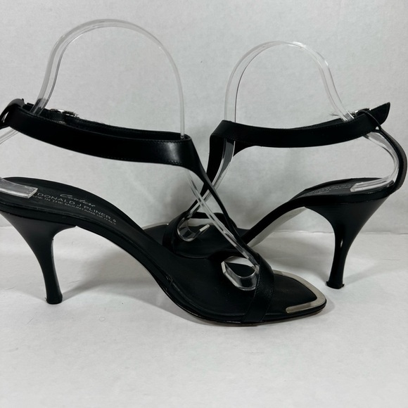 Donald J Pliner Black Leather Strappy T-strap heels Made in Italy Size 9N narrow - Picture 2 of 14